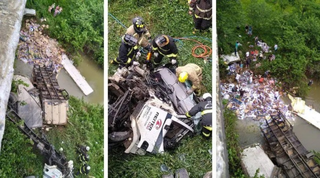 Caminhoneiro morre na BR-470 e pessoas chegam a pular em rio para saquear carga