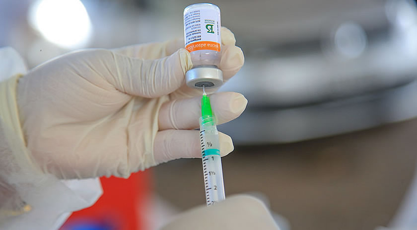 SC libera dose de reforço contra a Covid-19 para grupos prioritários