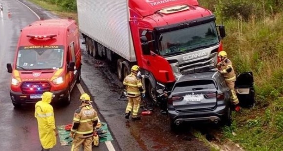 Família catarinense morre em acidente envolvendo carreta de Barracão