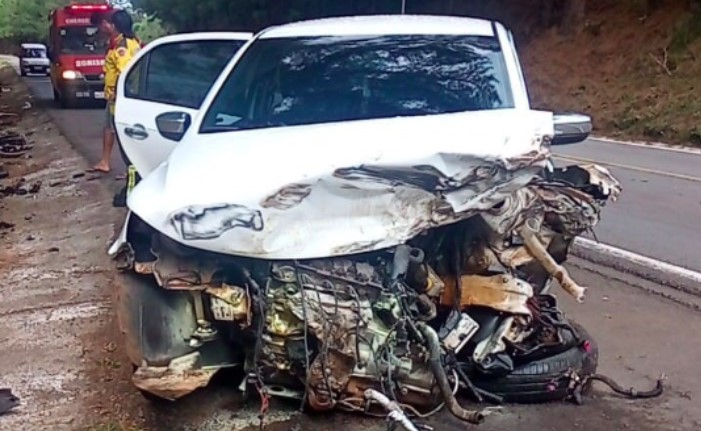 Dois adultos e duas crianças são encaminhados ao hospital após acidente na BR-470