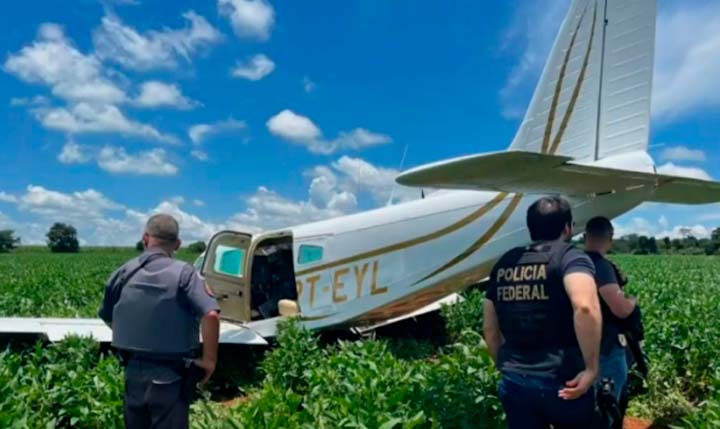 Avião com 500 kg de cocaína faz pouso forçado em SP após ser perseguido por caça da FAB