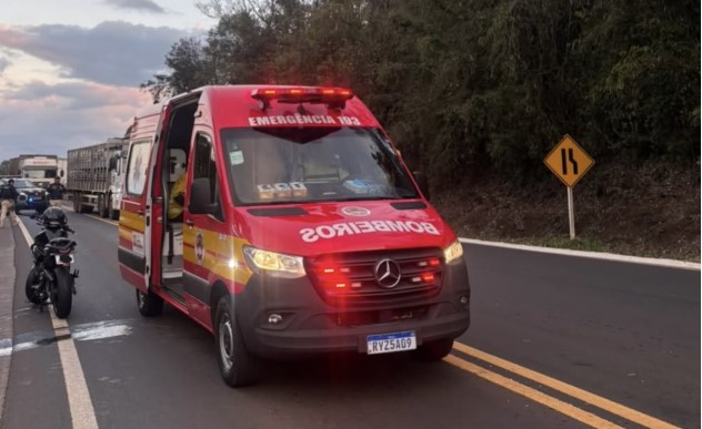 Motociclista fica ferido após colisão com carro na BR-158