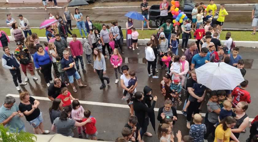 Cerca de mil pessoas participam do ‘Natal Para Todos’