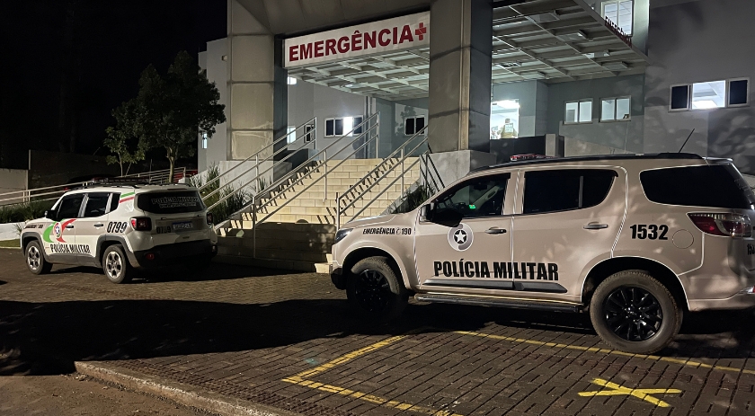 Homem atravessa lago a nado e dispara contra mulher