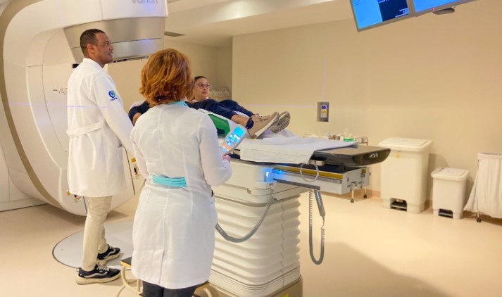 Tecnologia e eficiência transformam radioterapia com novo acelerador linear em SC