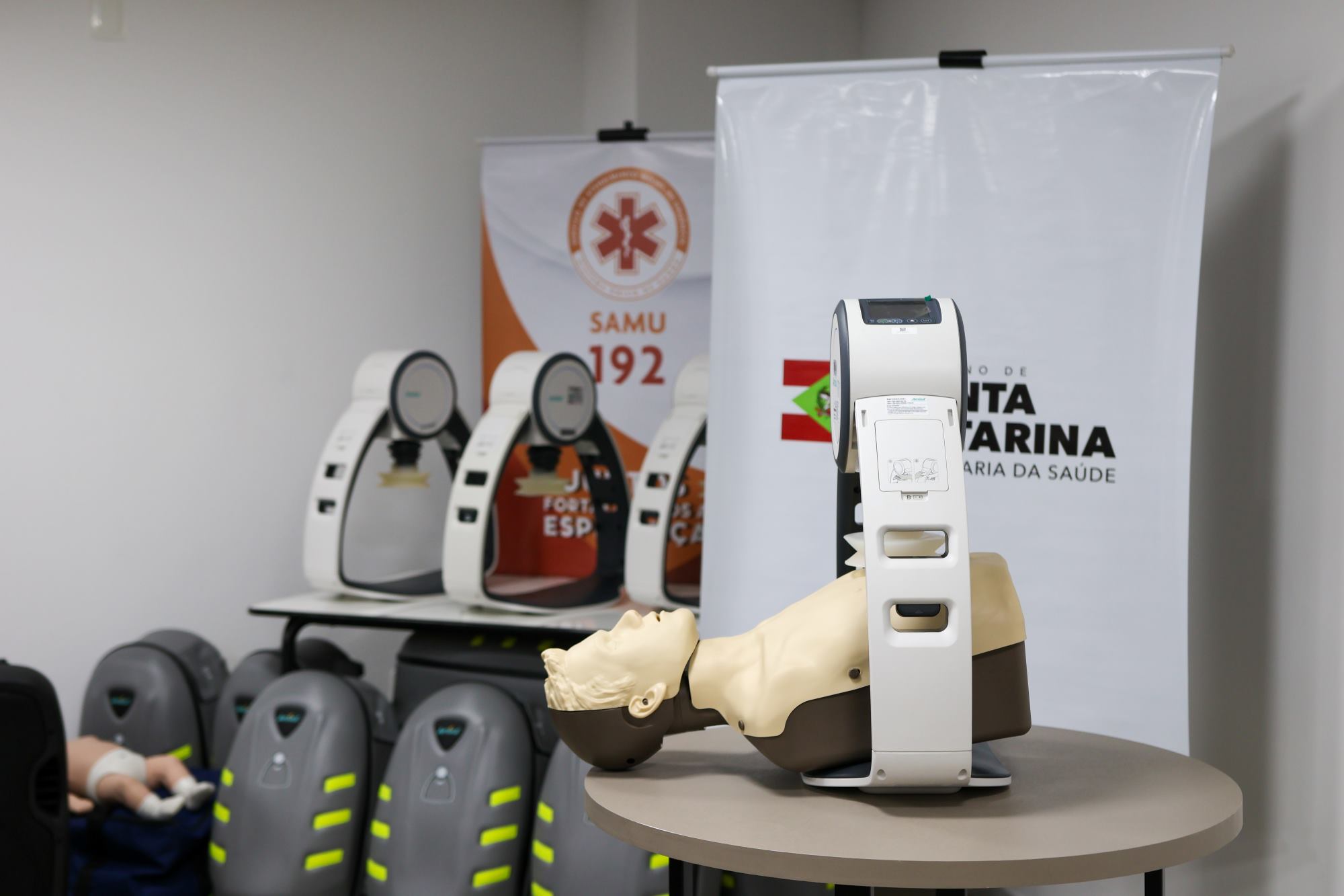 Com investimento de R$ 2 milhões, Samu de SC recebe mais de 30 compressores torácicos automáticos