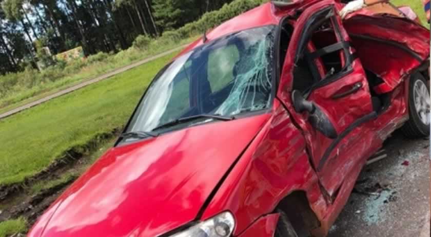 Violenta colisão entre carro e carreta deixa feridos no Oeste de Santa Catarina