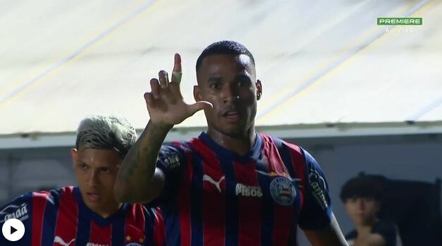 Com golaço e pênalti, Bahia derrota o Corinthians de virada na Vila Belmiro