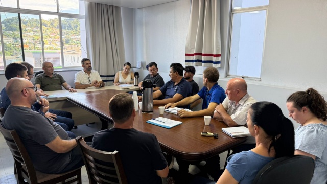 Equipe se reúne para discutir efeitos da estiagem no Município