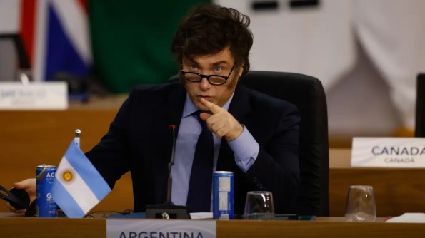 Milei restringe imigração e permanência de estrangeiros na Argentina