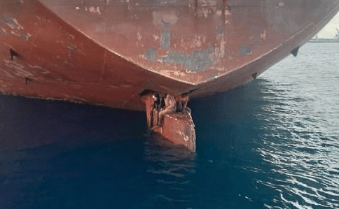 Imigrantes viajam 11 dias em leme de navio e são encontrados com desidratação e hipotermia