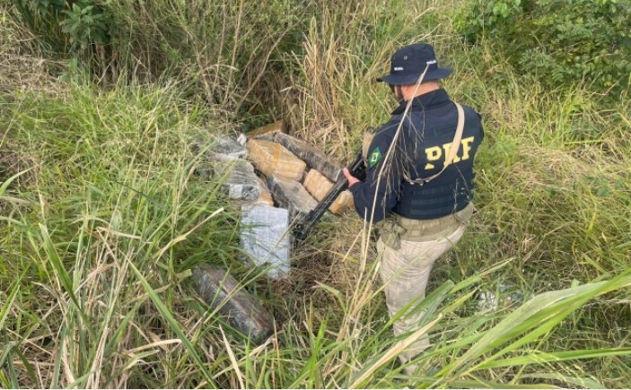 PRF encontra quase 500kg de maconha às margens da BR-282 em Iraceminha