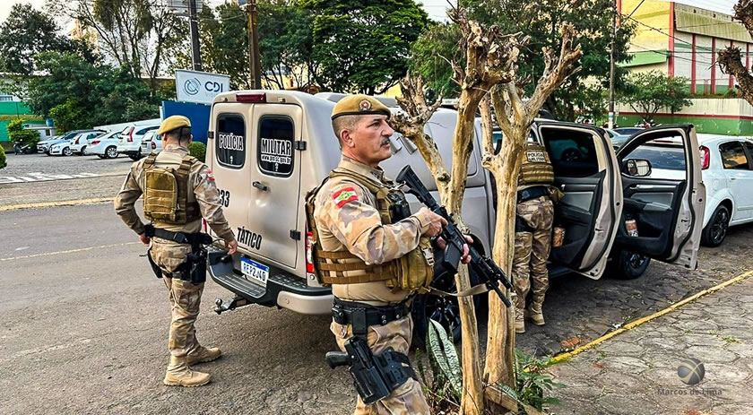 Mulher em liberdade domiciliar é presa por tráfico de drogas