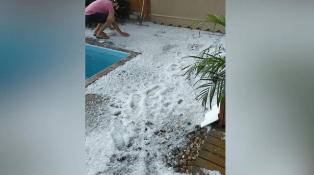 Chuva forte de granizo impacta rodovias em SC e surpreende moradores durante temporal