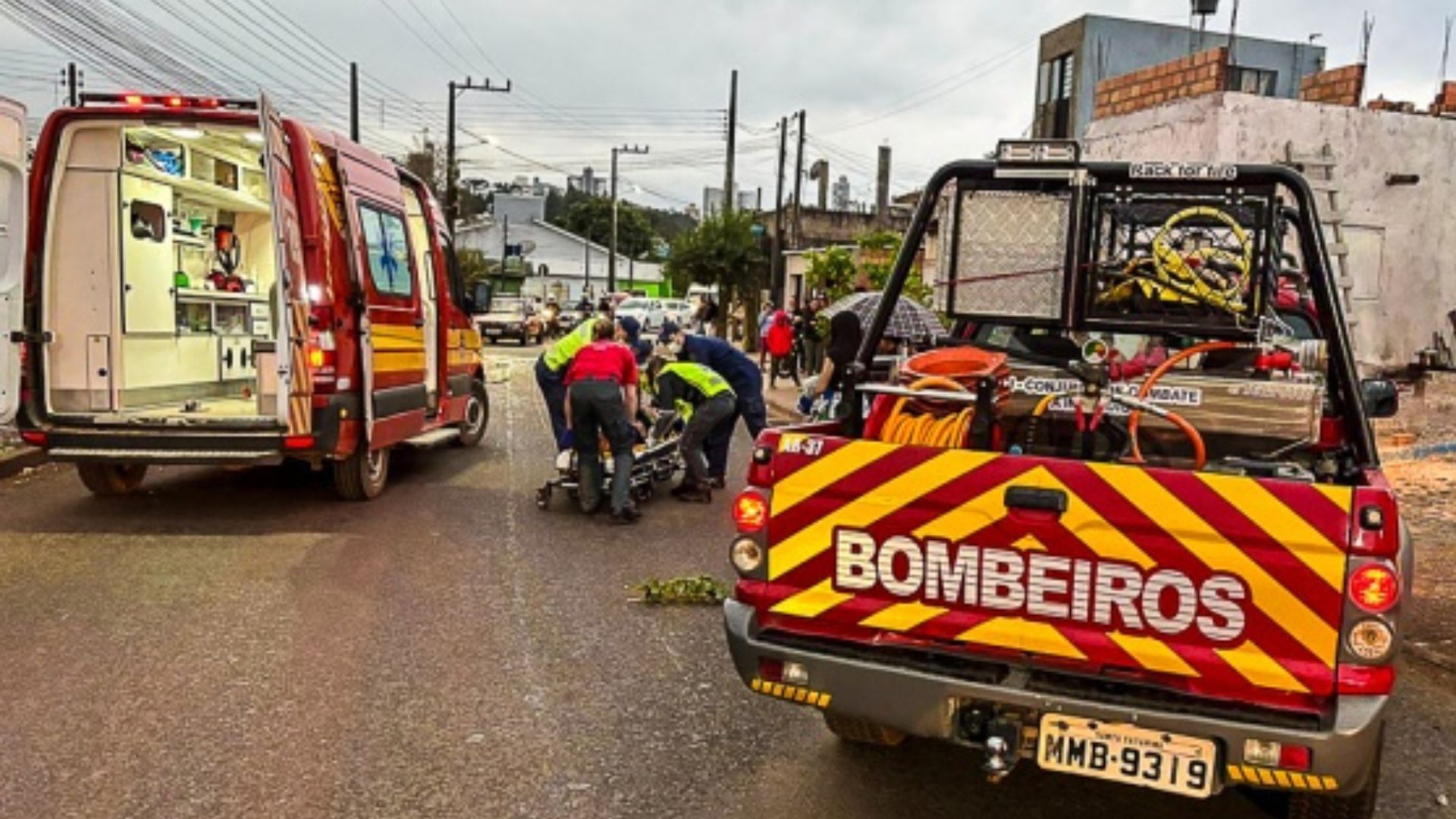 Mulher fica ferida ao cair de motocicleta