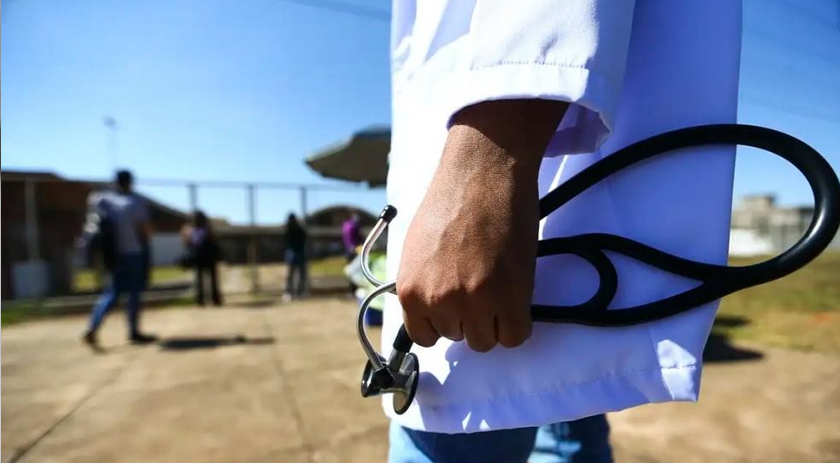MEC cria exame nacional obrigatório para estudantes de Medicina