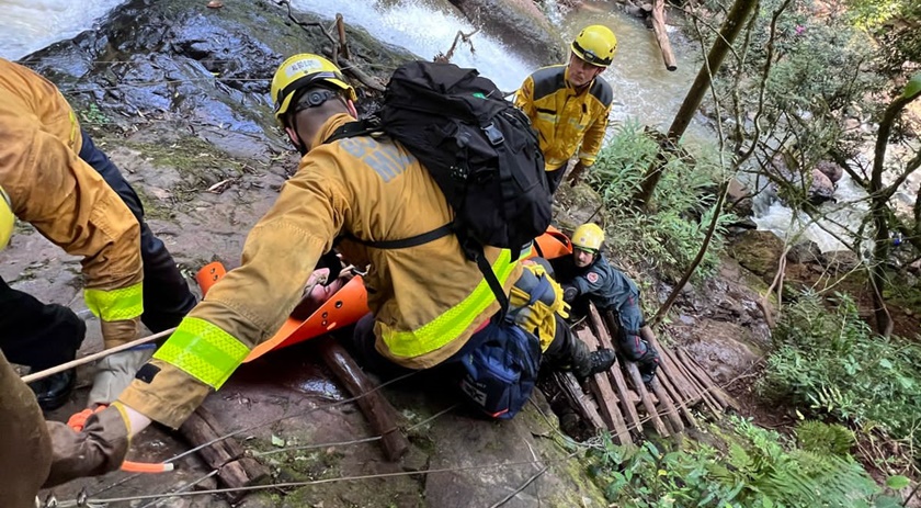 Mulher cai em trilha e mobiliza Corpo de Bombeiros de Chapecó