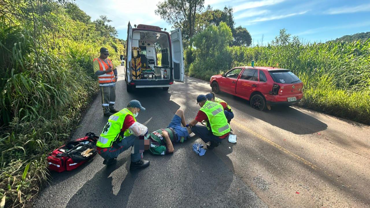 Motociclista fica ferido em colisão traseira na SC 496