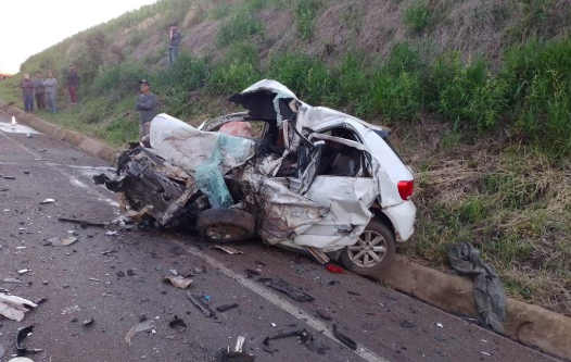 Motorista morre em batida frontal entre carro e caminhonete na SC-155