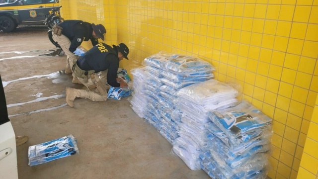 Casal é preso com quase 600 camisetas do Grêmio falsificadas no norte do RS