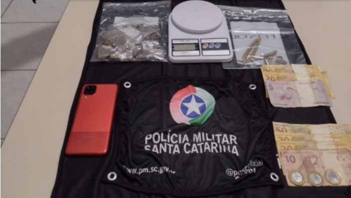 Homem é preso por Tráfico de Drogas e fornecer bebida alcoólica a menor