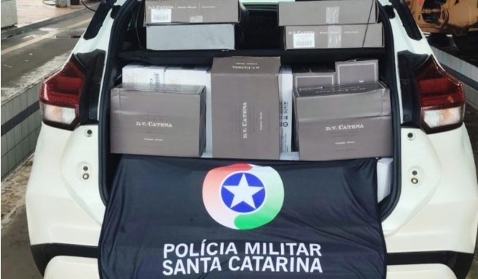 Após denúncia anônima, polícia apreende mais de 230 garrafas de vinho