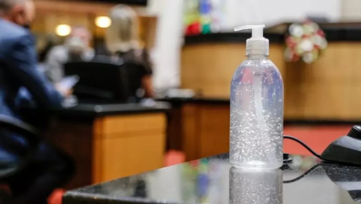 Obrigatoriedade de álcool em gel nos estabelecimentos em SC vira lei