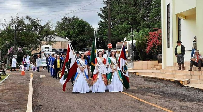 Desfile Cívico reascende espírito de patriotismo