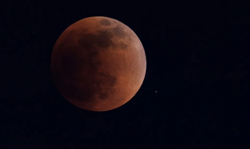 Eclipse lunar poderá ser visto em todo o Brasil na madrugada desta sexta-feira