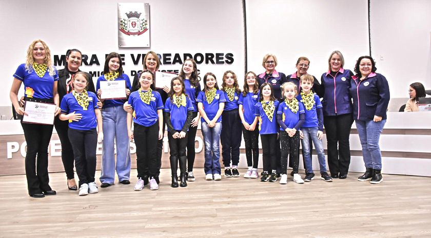 Câmara presta homenagem ao Clube do Leãozinho