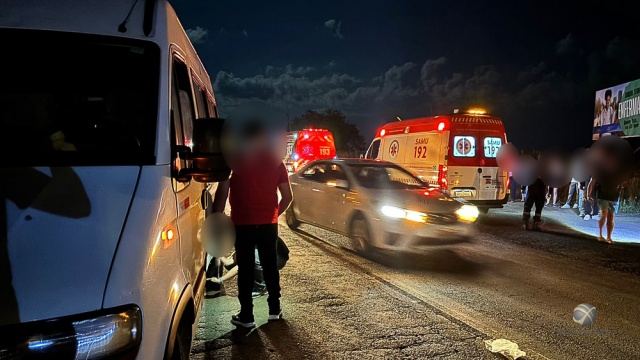 Colisão entre carro e van deixa motorista ferido na BR-163