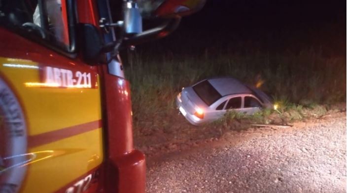 Motorista embriagado causa acidente e foge