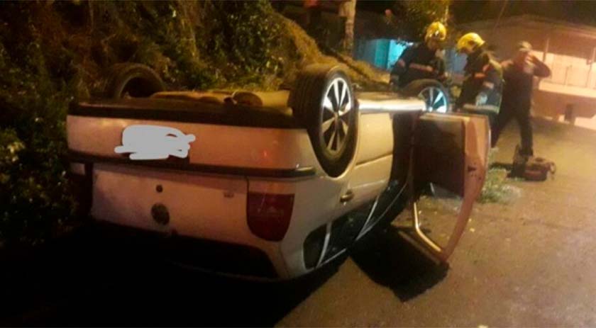 Veículo é abandonado após capotamento no Oeste de SC