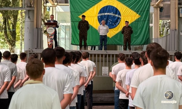 Solenidade reúne jovens para dispensa do serviço militar