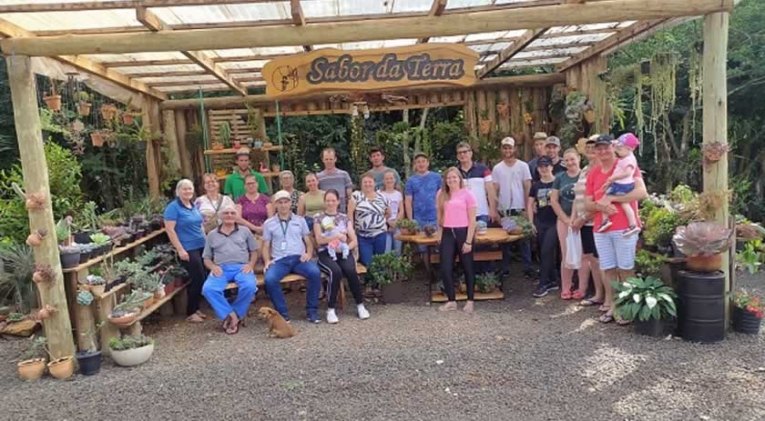 Juventude Rural realiza roteiro de visitas
