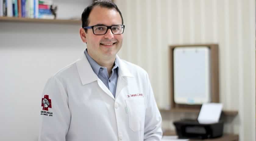 Hospital CasaVitta sedia primeira cirurgia endoscópica de coluna na região