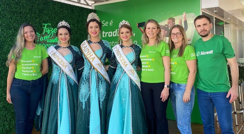 Sicredi esteve presente na Festa da Fruta 2022