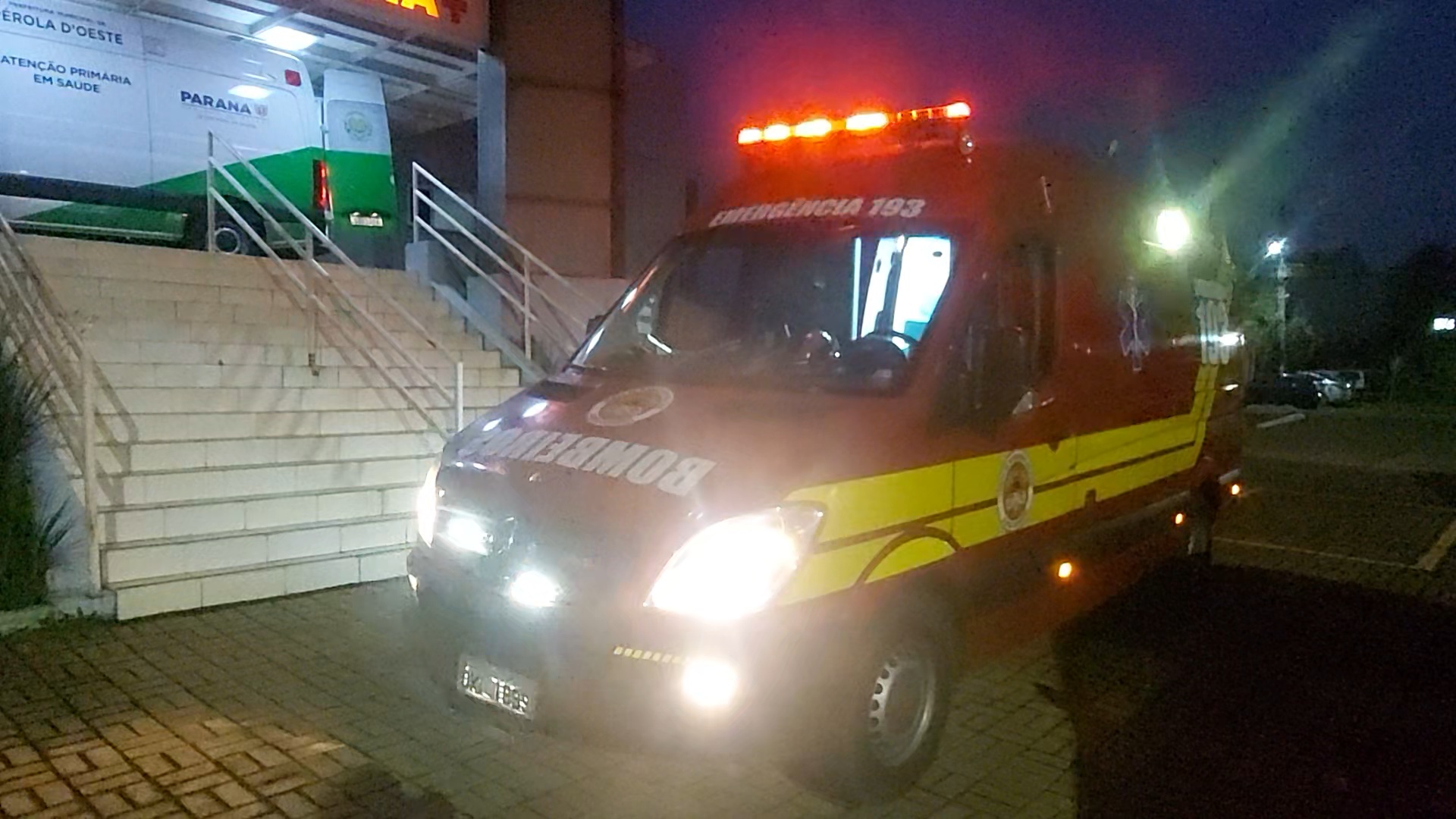 Mulher é esfaqueada no pescoço