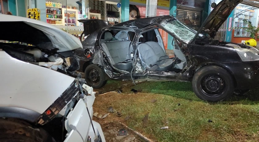Quatro pessoas ficam feridas após grave acidente