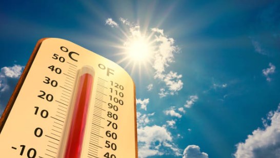 Onda de calor de até 43°C atua como ‘enorme fogueira’ e traz riscos de temporais para SC