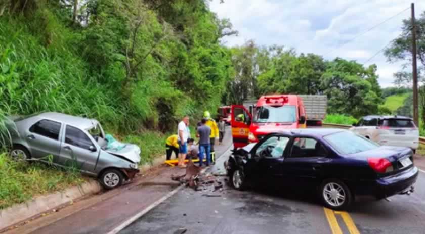 Colisão frontal deixa 3 feridos em Coronel Freitas