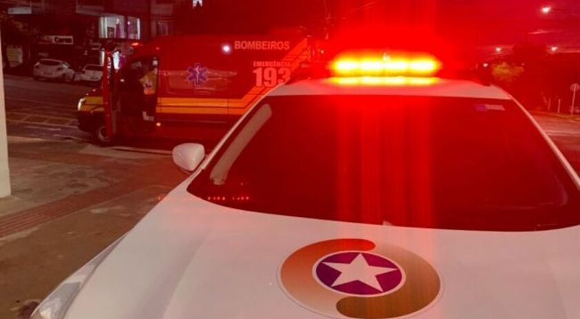 Mulher com bebê no colo é agredida com soco no rosto pelo ex-marido em conveniência