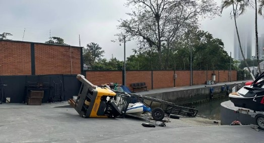 Ex-policial militar morre ao cair de empilhadeira em SC