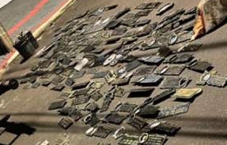 Trio é preso com placas de bronze furtadas de cemitério