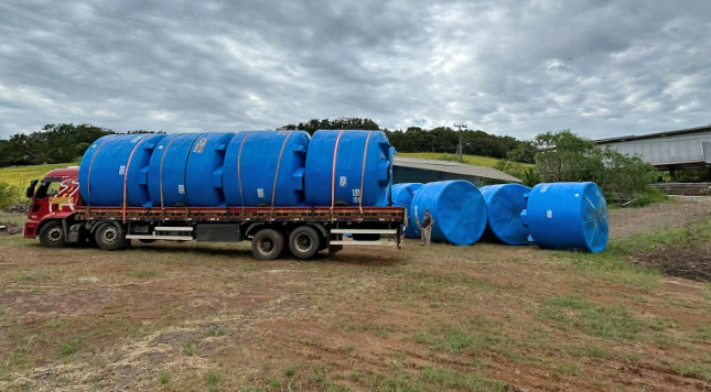 Município recebe 24 reservatórios de água para reforçar abastecimento