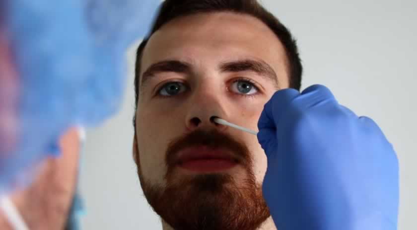 Cientistas descobrem motivo para algumas pessoas não recuperarem o olfato após a Covid; veja