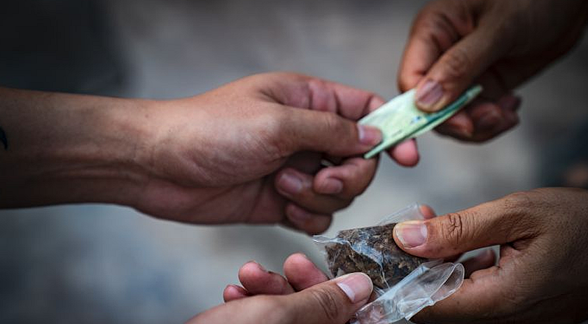 Homem é preso por tráfico de drogas com quase 50g de crack