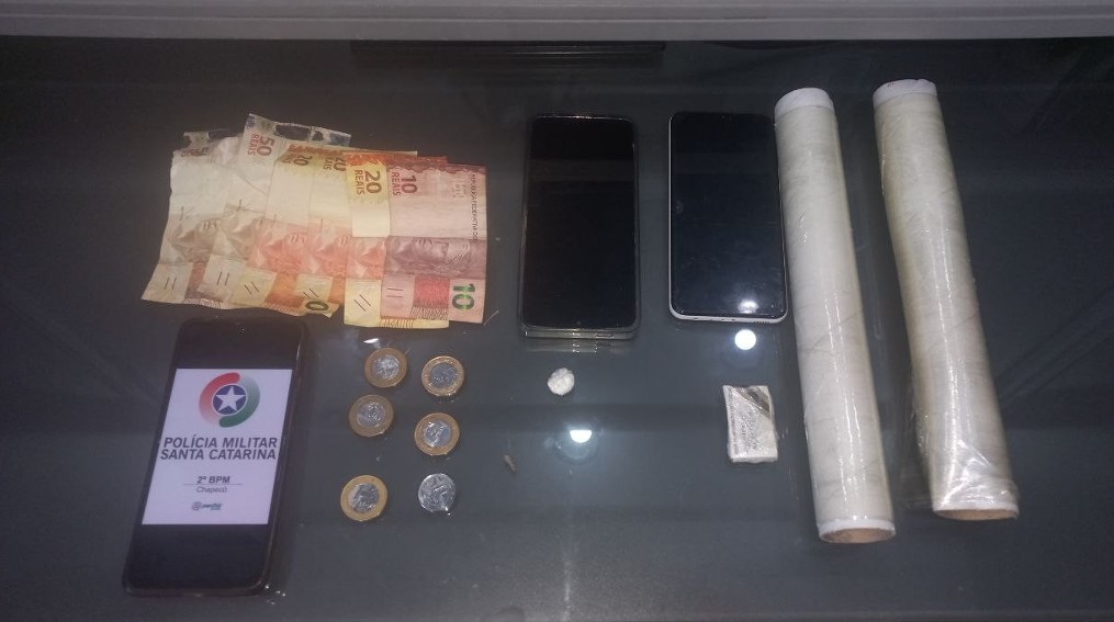 Adolescentes são encontradas com droga e crianças pequenas