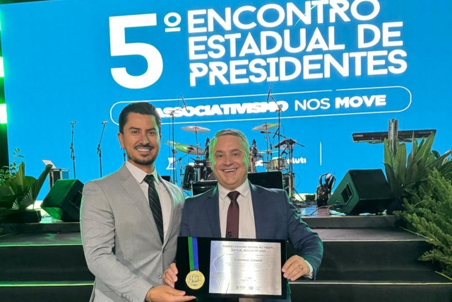 Prefeito Edenilson Zanardi é homenageado com a Comenda Samuel Schubert
