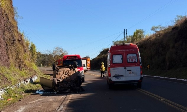 Argentino fica ferido após saída de pista seguida de capotamento na BR-282